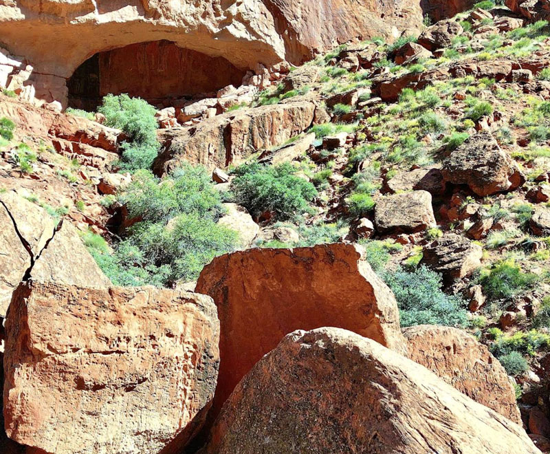 Sandstone arch in Padre Canyon