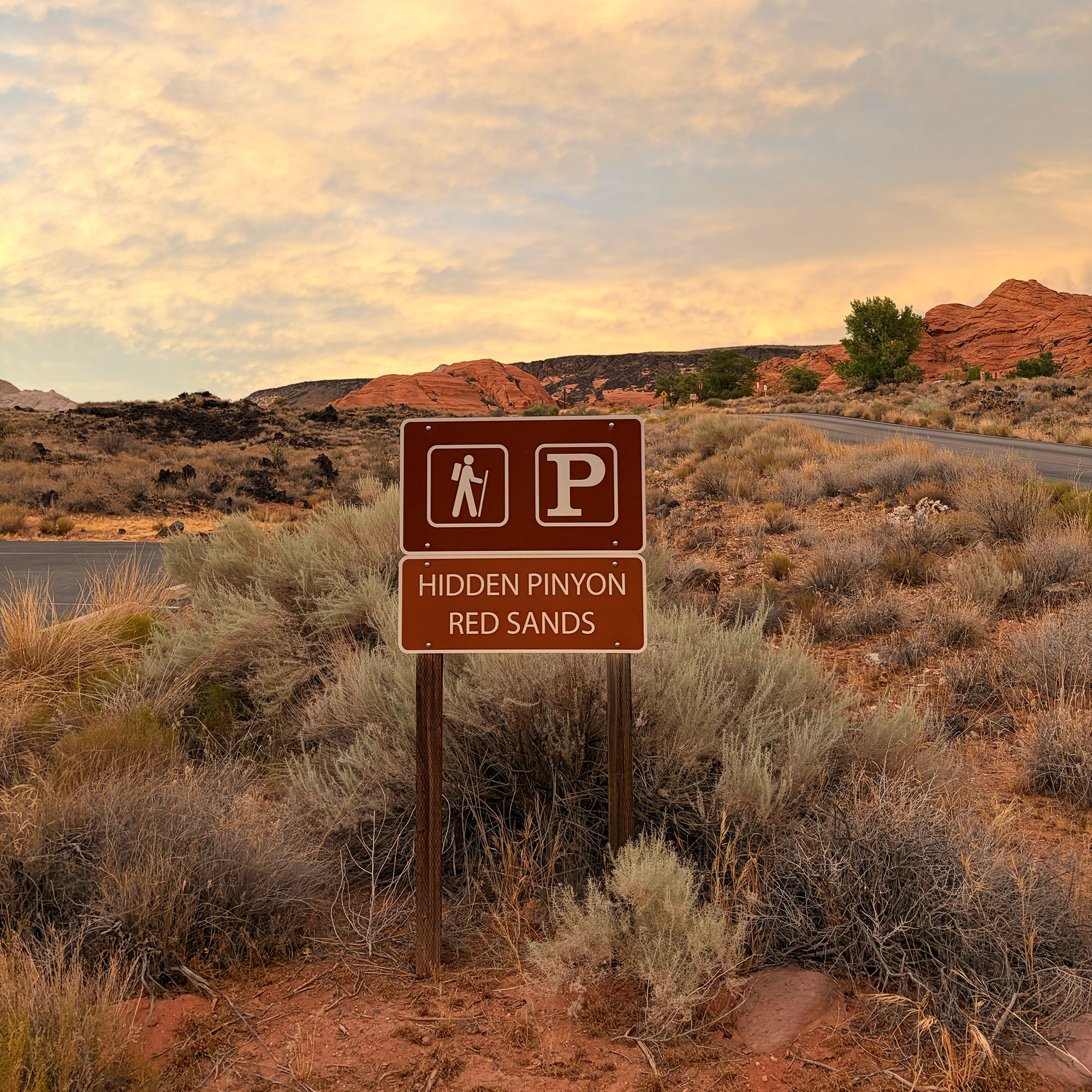Hidden Pinyon Trailhead sign